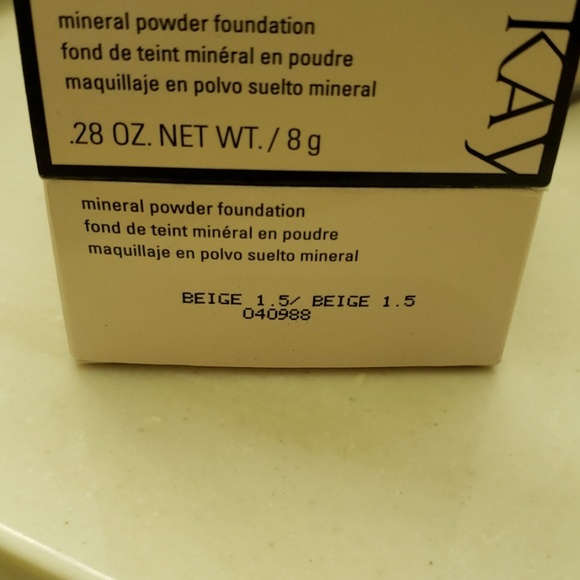 Makeup - Picture 1 of 4